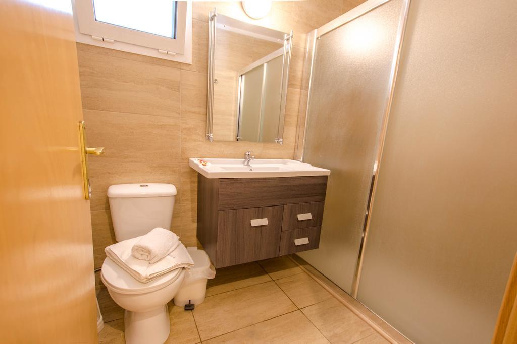 Aparthotel Frixos 2*